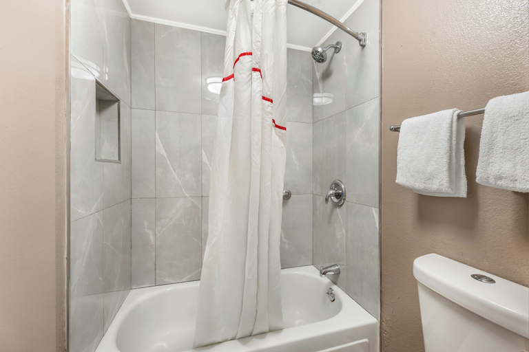 Bathroom 4, Red Roof Inn Chicago - Joliet, Will