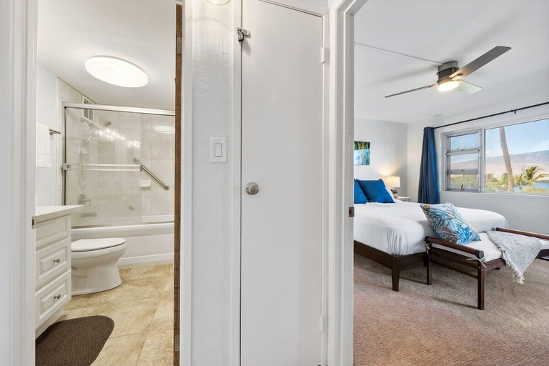 Interior 3, Remodeled Beachfront 2BD Whale Watching-menehune Shores 402, Maui