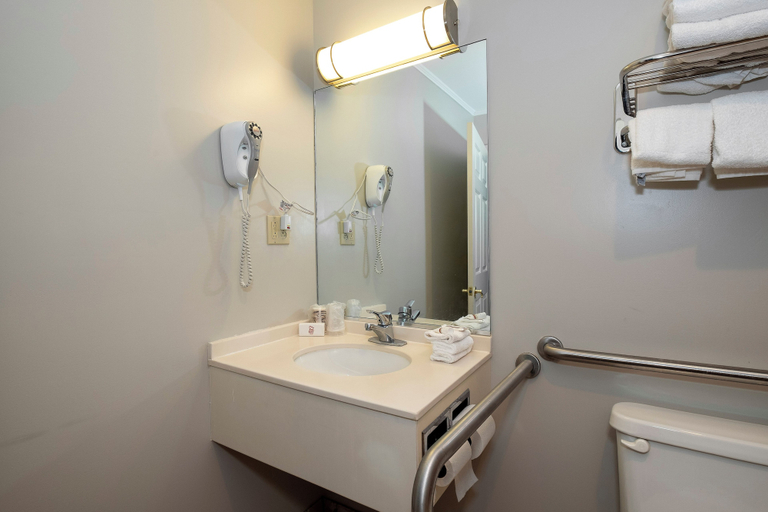 Bathroom 5, Red Roof Inn & Suites Hazleton, Luzerne