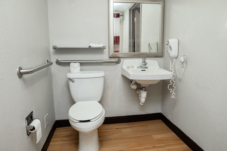 Bathroom 5, Red Roof Inn Rochester - Henrietta, Monroe