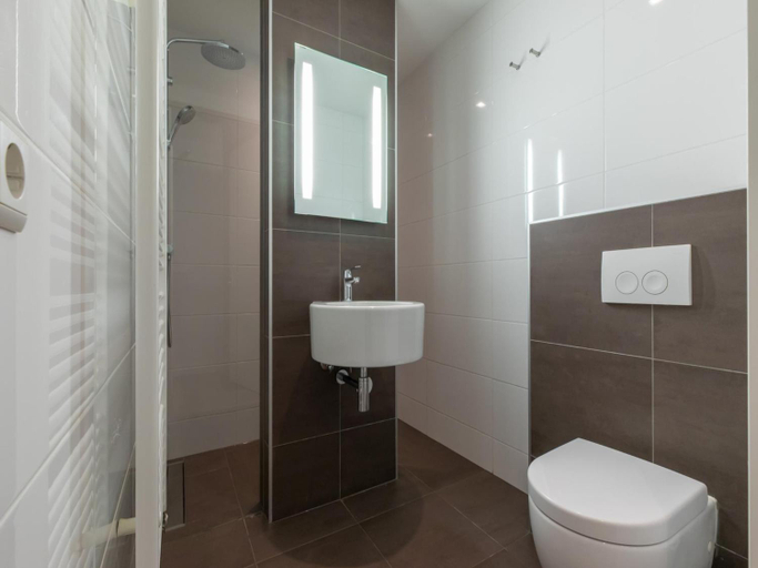 Bathroom, Apartment in Zoutelande near the Beach, Veere