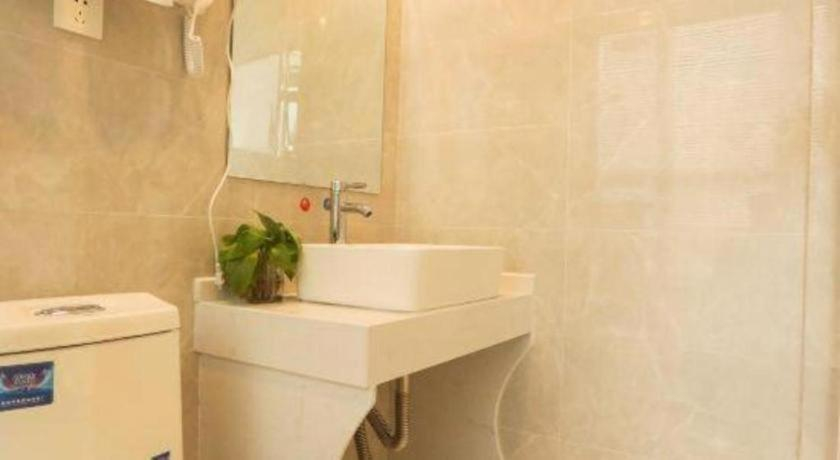 Bathroom 4, Shell Shanghai Jiading Nanxiang Town Minzhu Street, Shanghai