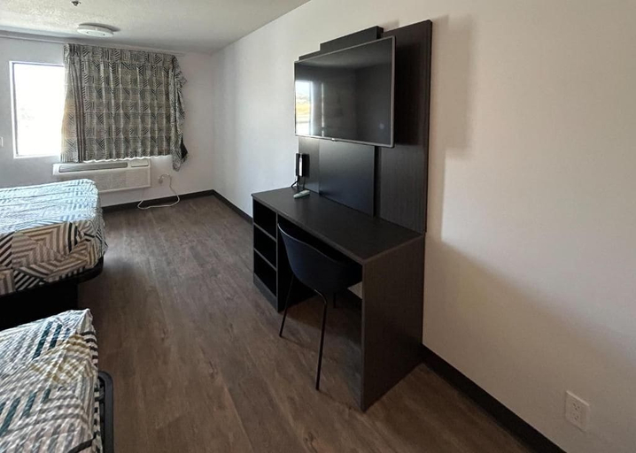 Bedroom 5, Motel 6 Lake Elsinore, CA, Riverside