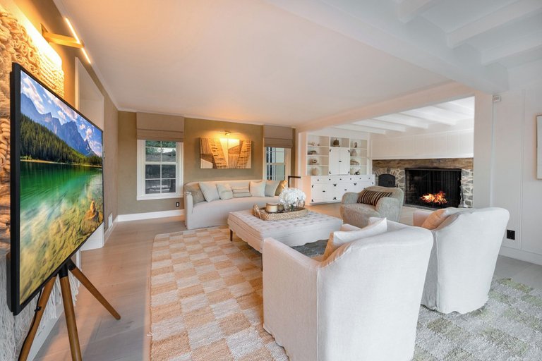 Living room 5, Canyon Crest, Los Angeles
