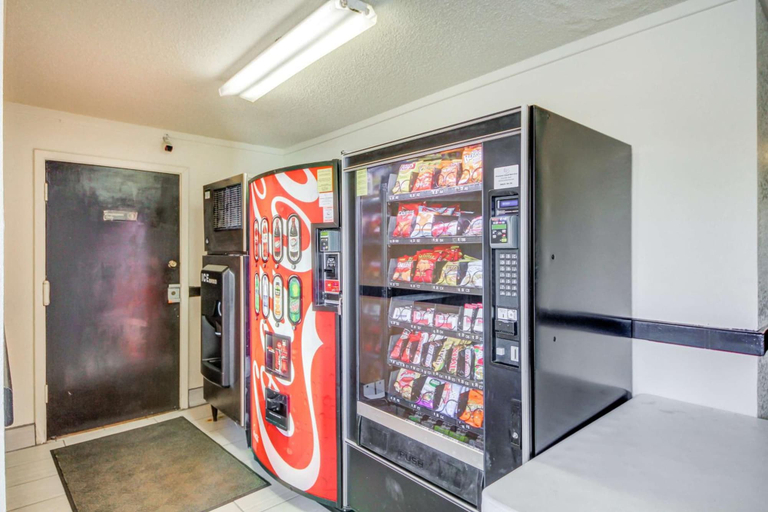 Food & Drinks 5, Motel 6 Wichita, KS, Sedgwick
