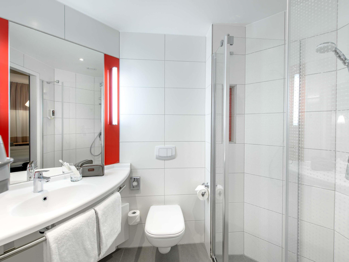 Bathroom 5, Ibis Landshut city, Landshut