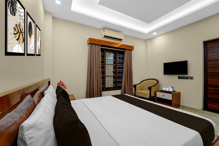 Room 2, Deluxe Apsara Tourist Homes, Pathanamthitta