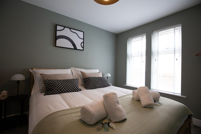 Room 3, Pinot Perch - With Free Underground Parking, North Yorkshire