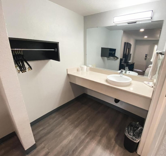 Bathroom 4, Motel 6 Sacramento, CA - North, Sacramento