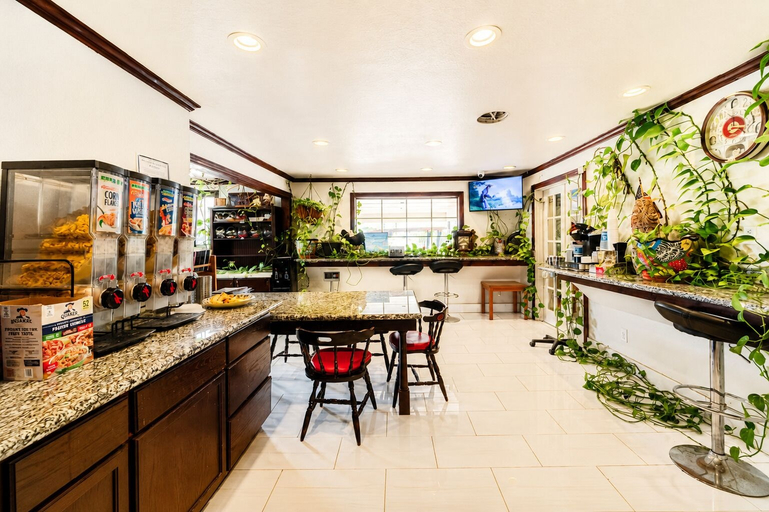 Food & Drinks 5, Town Place Studio Extended Stay Snyder, TX, Scurry