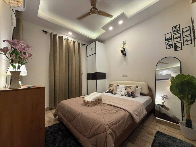 Room 2, The Winsome 2BHK- Yashobhoomi, Delhi