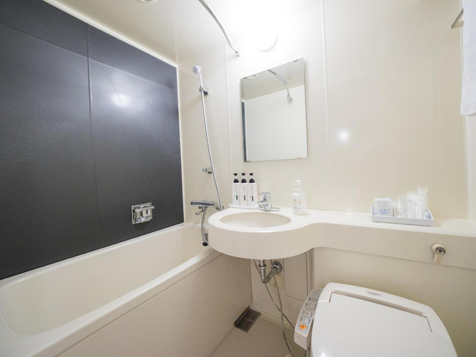 Bathroom 5, Hotel Shin Osaka, Osaka