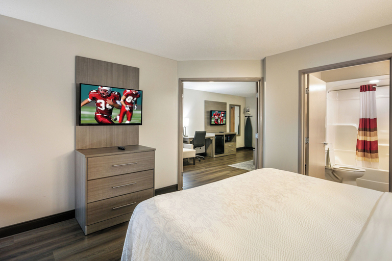 Bedroom 3, Red Roof Inn PLUS+ Boston - Logan, Essex