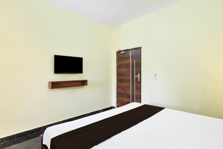 Room 5, Super Collection O Godavari Kompally, Ranga Reddy