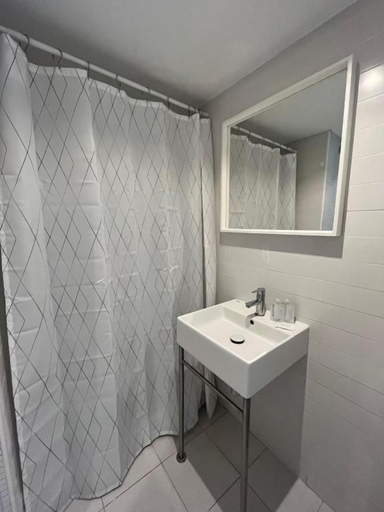 Bathroom 5, Hostal Express by gaiarooms, Barcelona