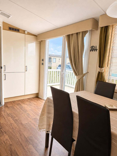 Dining 4, Caravan Meg Sleeps 6 With Free Parking, Denbighshire