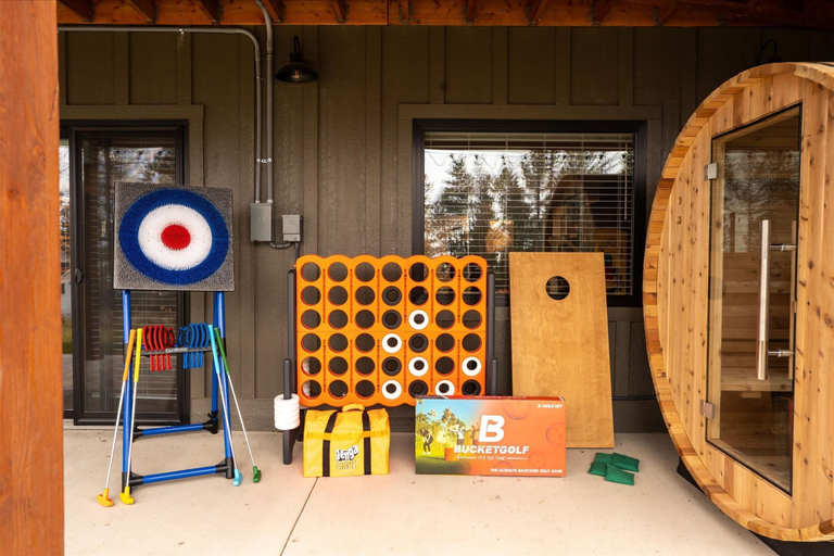 Room 3, The Evergreen Close to Skiing Sauna Spa, Flathead