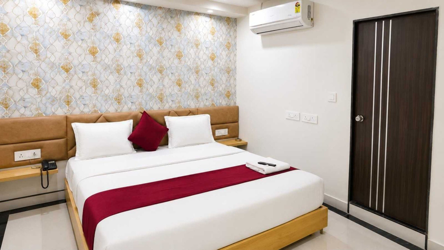 Room 4, Deluxe Hanspura Bus Terminal, Ahmadabad