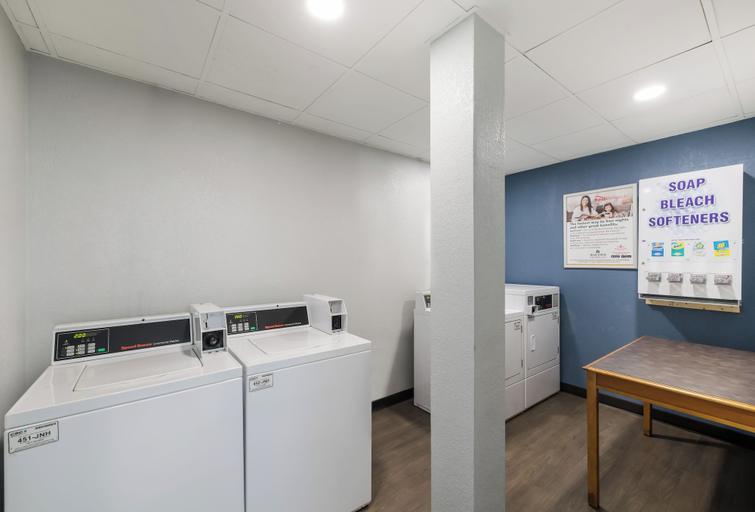 Bathroom 4, HomeTowne Studios By Red Roof Newport News – Hampton West, Newport News