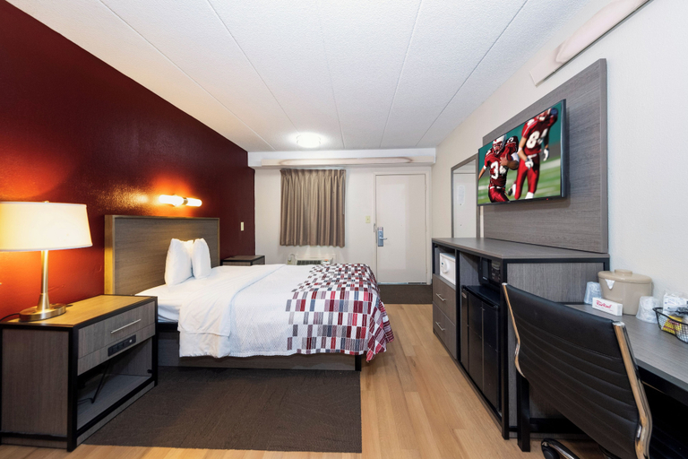 Bedroom 3, Red Roof Inn Edison, Middlesex