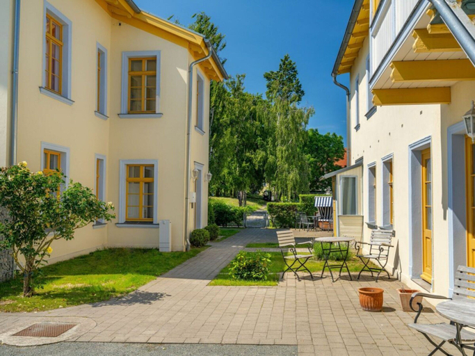 Outdoor dining 2, Holiday Apartment With 1 Bedroom, Vorpommern-Greifswald