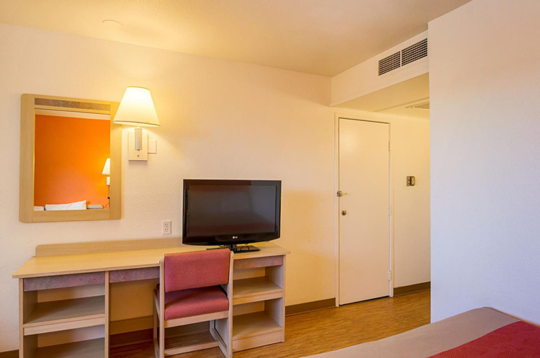 Bedroom 5, Motel 6-Laramie, WY, Albany