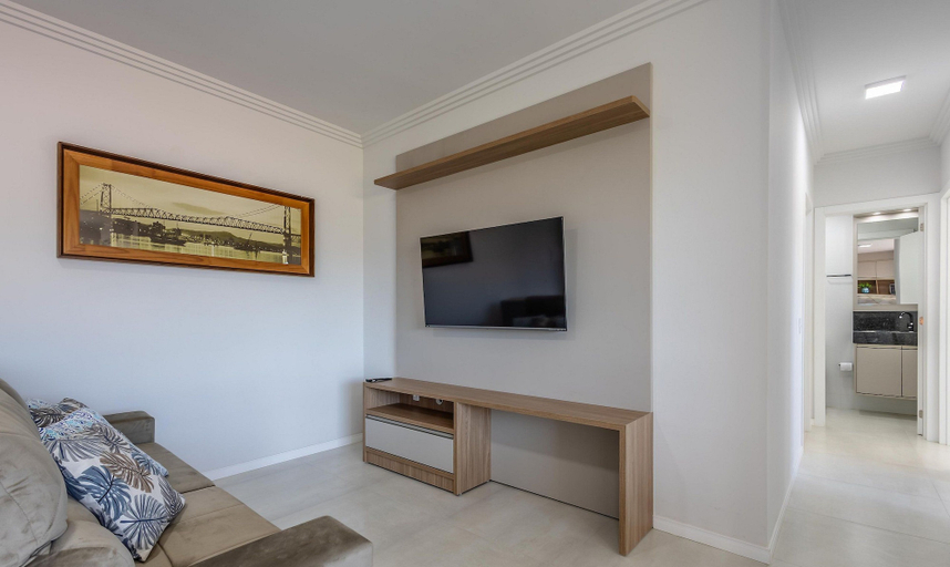 Living area 5, Apt 650m fr/ Beto Carrero in Cond w/ Pool Lav0401, Penha