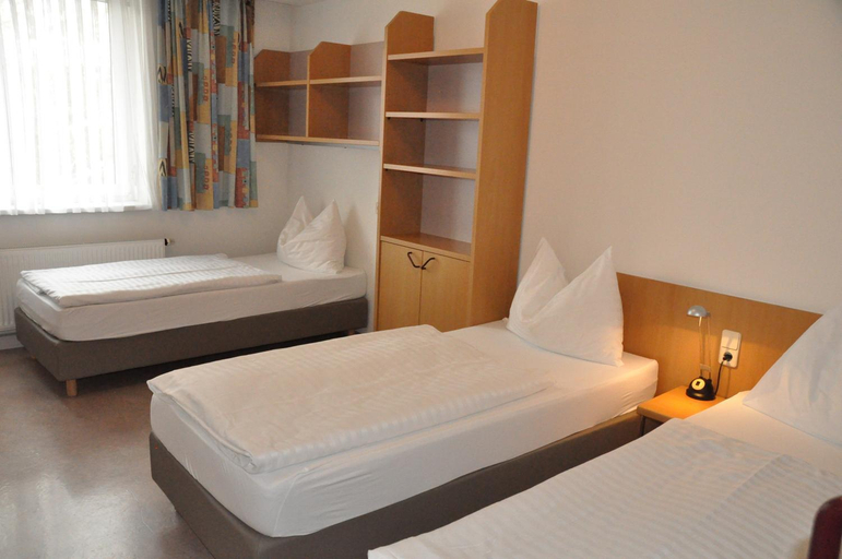 Bedroom 2, Kolpinghaus Linz, Linz