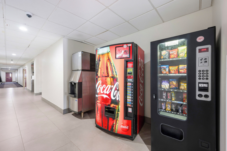 Food & Drinks 5, Red Roof Inn PLUS+ & Suites Birmingham - Bessemer, Jefferson