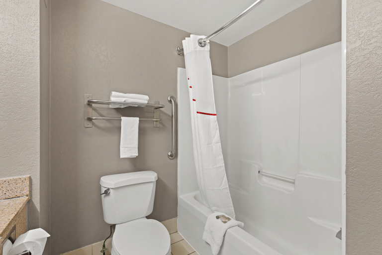 Bathroom 5, Red Roof Inn & Suites Newnan, Coweta