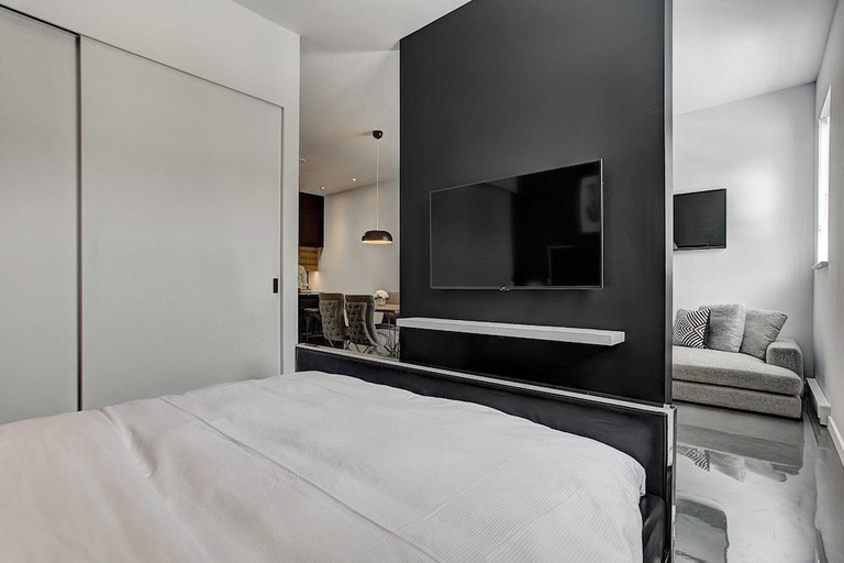 Bedroom 2, Les Lofts du Centre by Simplissimmo, Montréal