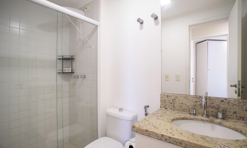 Bathroom, Apt. in Beachfront Condo w/ Pool Pom0111, Florianopolis