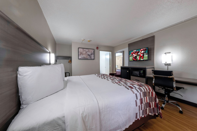 Bedroom 3, Red Roof Inn Charlottesville, Charlottesville