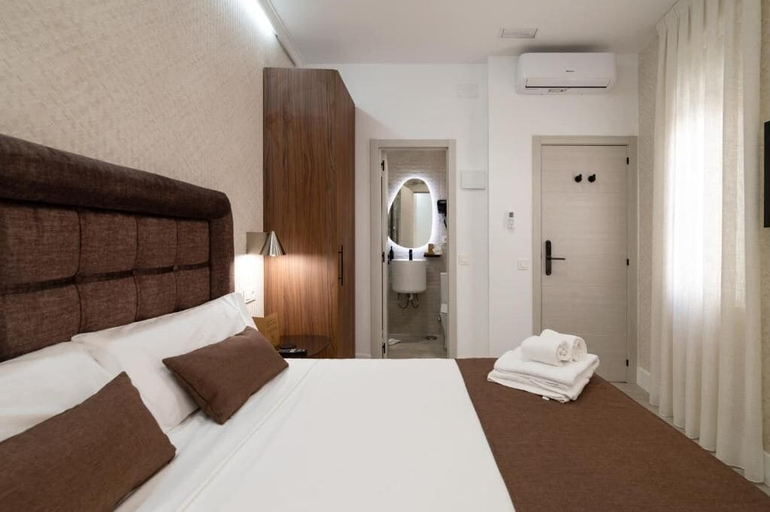 Room 2, Rosales Suites, Madrid