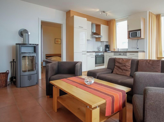 Living area 3, Holiday Apartment With 2 Bedrooms, Ostholstein