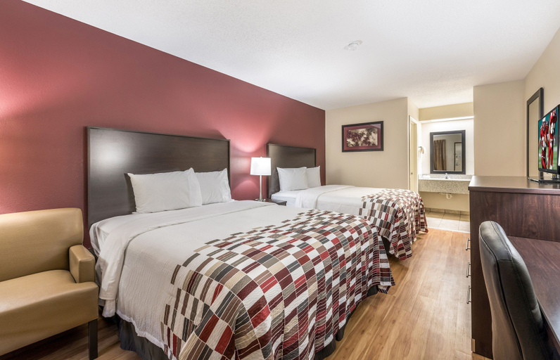 Bedroom 3, Red Roof Inn Indianapolis - Castleton, Indianapolis
