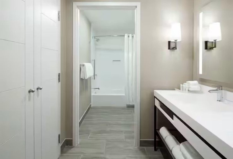 Bathroom 5, Homewood Suites by Hilton Montreal Midtown, Quebec, Canada, Montréal