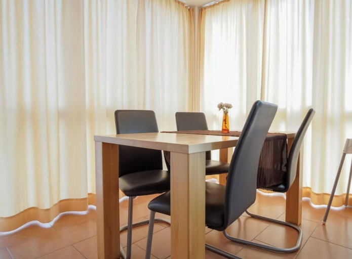 Dining 2, Holiday Apartment With 2 Bedrooms, Ostholstein