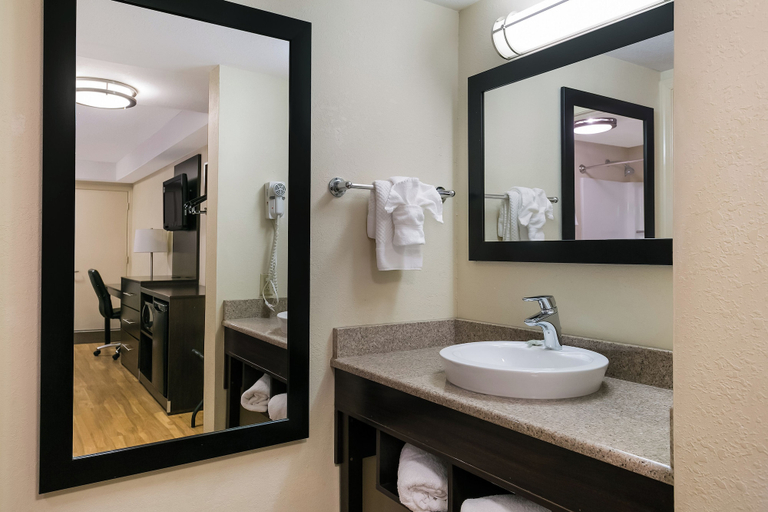 Bathroom 4, Red Roof Inn Hershey, Dauphin