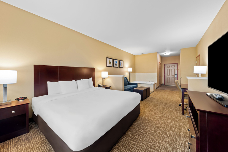 Bedroom 3, Roanoke Suites, Denton
