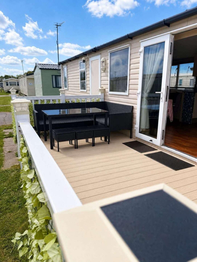 Outdoor dining, Caravan Meg Sleeps 6 With Free Parking, Denbighshire