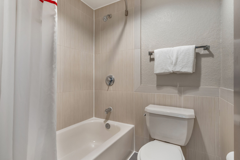 Bathroom 4, Red Roof Inn Houston - Brookhollow, Houston