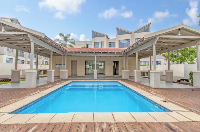 Pool 5, Luxury High-end Modern Luxe Apartment, City of Johannesburg