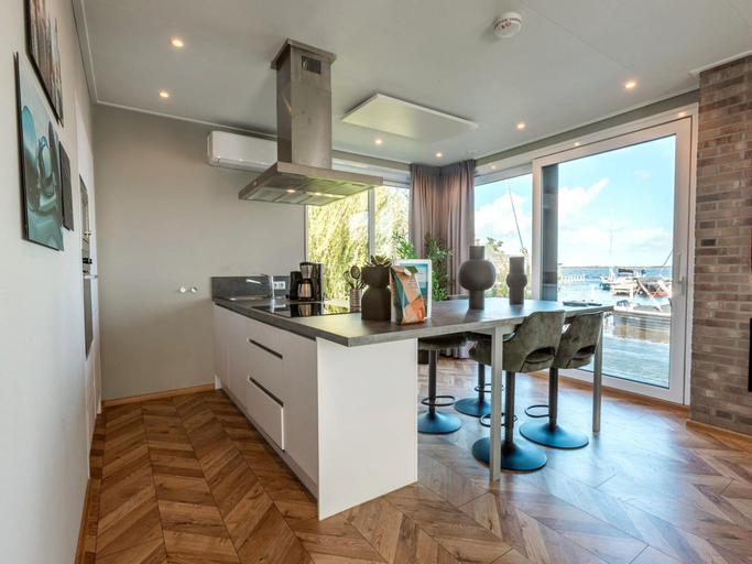Private kitchen 2, Modern Waterfront Villa Retreat for 4, Steenwijkerland
