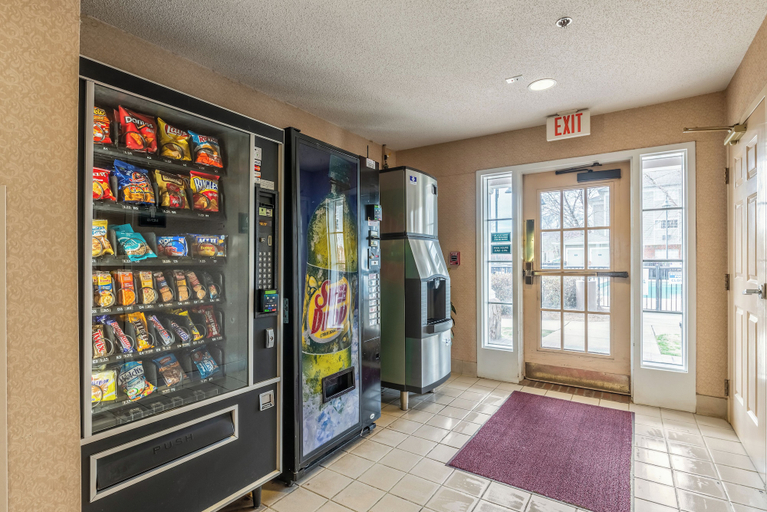 Food & Drinks, HomeTowne Studios & Suites by Red Roof Charlotte - Concord, Cabarrus