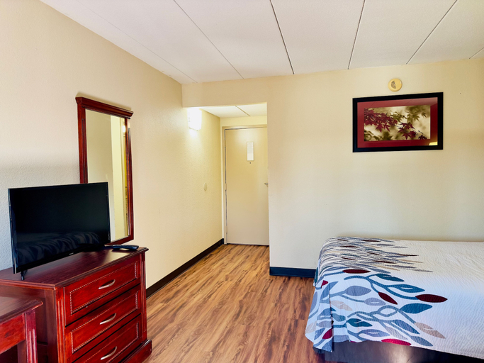 Bedroom 2, Red Roof Inn Hartford - Vernon, Tolland