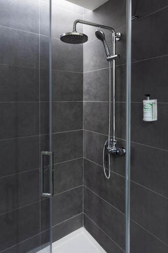 Bathroom 5, B&B Hotel Lisboa Aeroporto, Loures