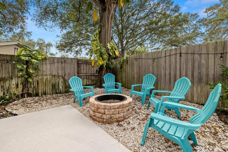 Room 4, 1 Mile to Beach Private Pool Oasis Volleyball, Pinellas
