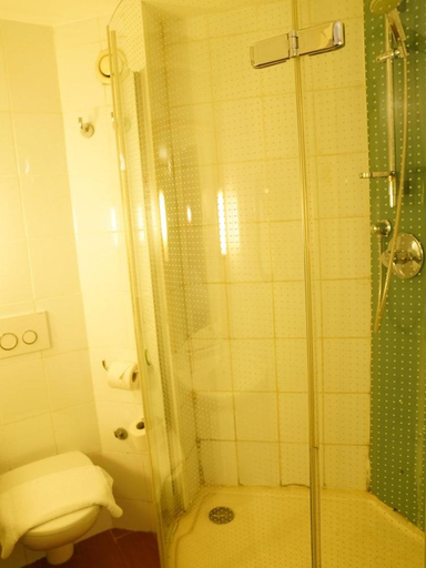 Bathroom 5, ibis Lagos Airport Hotel, Mushin