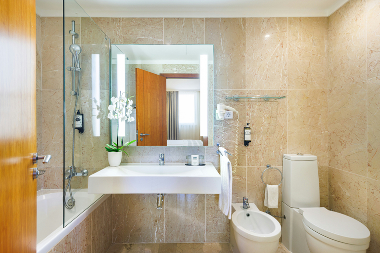 Bathroom 4, Pestana Viking Beach and Golf Resort, Lagoa